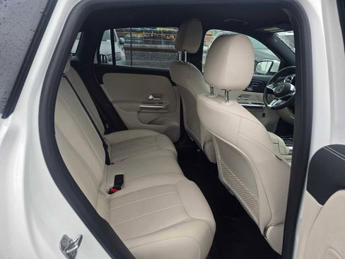 Used 2025 Mercedes-Benz GLA 250 4MATIC image 13