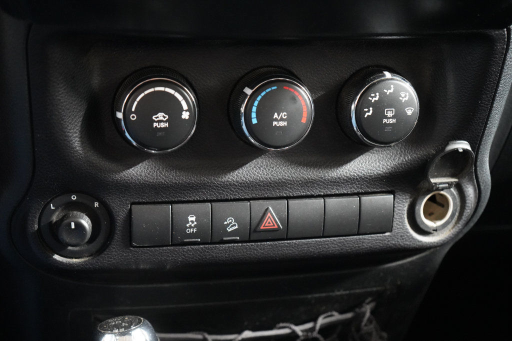 Used 2016 Jeep Wrangler Unlimited Sport w/ Quick Order Package 24S AWD/4WD image 24