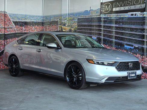 Used 2024 Honda Accord Touring image 1