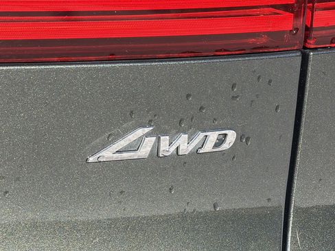Used 2025 Genesis GV70 2.5T AWD/4WD image 25
