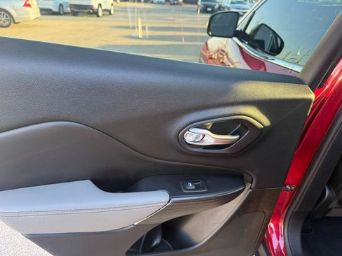 Used 2014 Jeep Cherokee Limited image 15