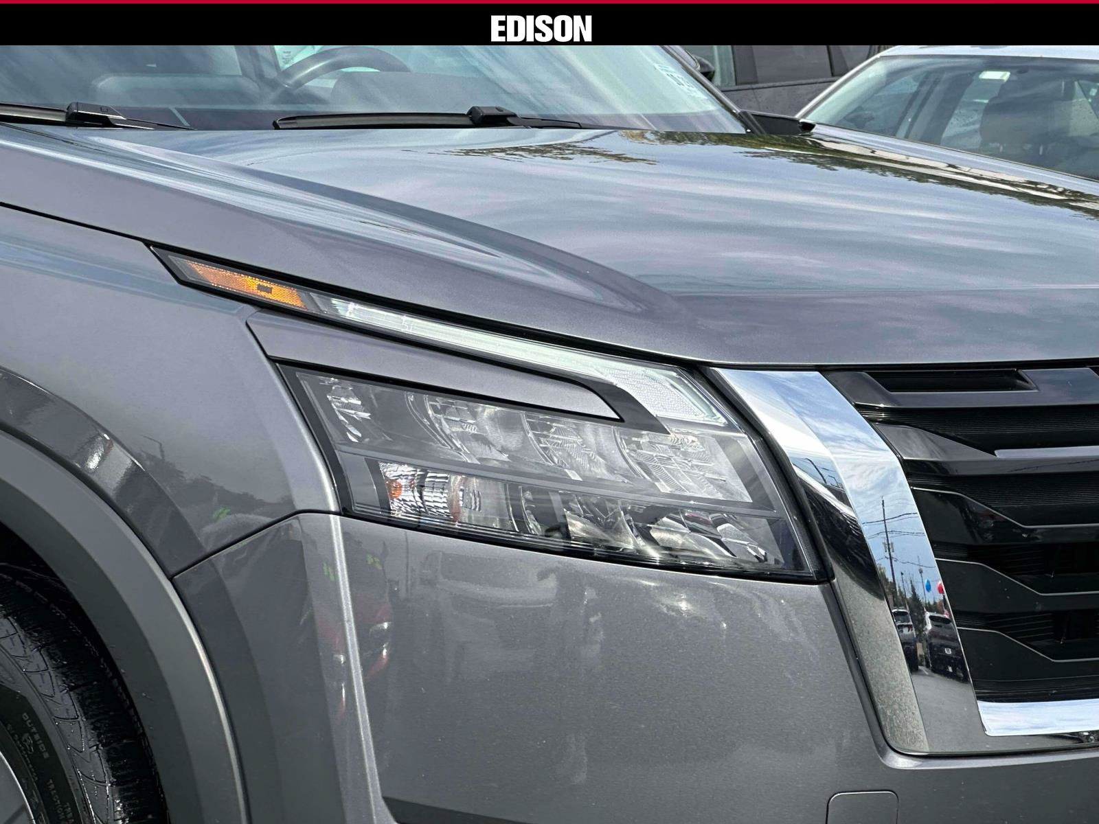 Used 2025 Nissan Pathfinder SV AWD/4WD image 7