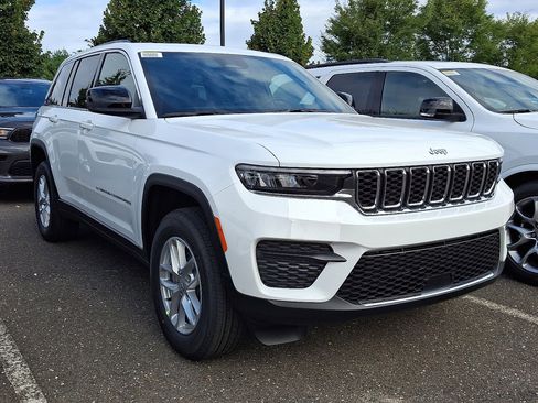 New 2025 Jeep Grand Cherokee Laredo X image 3