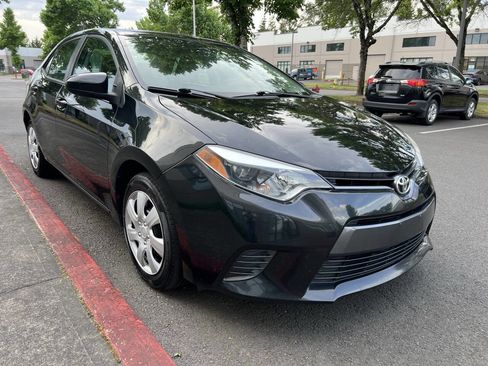 Used 2016 Toyota Corolla LE FWD image 2