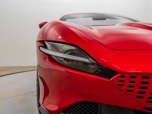 Certified 2025 Ferrari Roma Base image 91