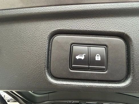Used 2022 Nissan Pathfinder SL FWD image 28