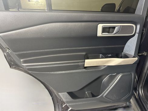 Used 2022 Ford Explorer XLT image 26