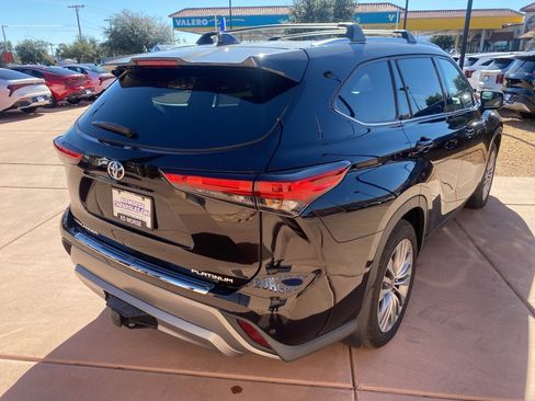 Used 2022 Toyota Highlander Platinum image 9