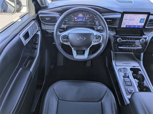 Used 2023 Ford Explorer Limited image 18