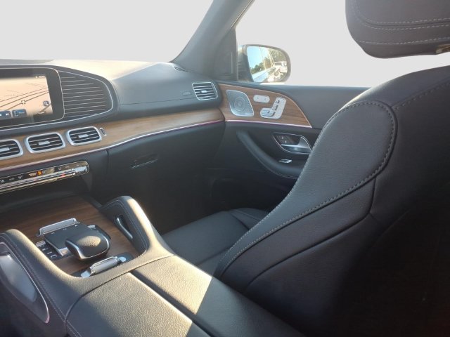 Used 2025 Mercedes-Benz GLS 450 4MATIC image 15