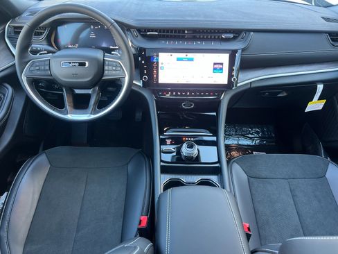 New 2026 Jeep Grand Cherokee L 4WD image 13