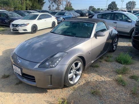 Used 2009 Nissan 350Z Touring RWD image 1