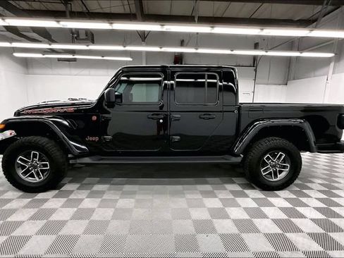 Used 2024 Jeep Gladiator Mojave AWD/4WD image 14