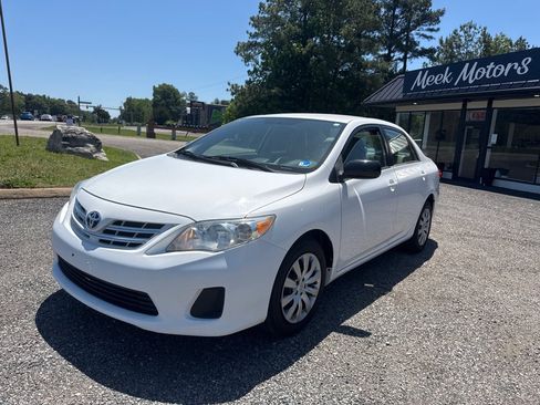 Used 2013 Toyota Corolla LE FWD image 1