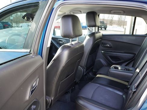 Used 2019 Chevrolet Trax LT w/ LT Convenience Package image 16