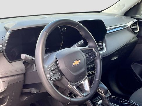 Used 2024 Chevrolet TrailBlazer LT w/ Convenience Package AWD/4WD image 9
