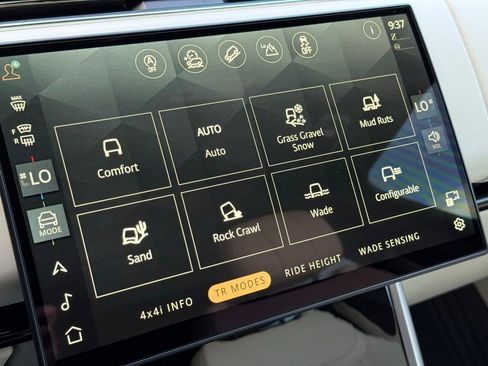 Used 2025 Land Rover Range Rover SE AWD/4WD image 6