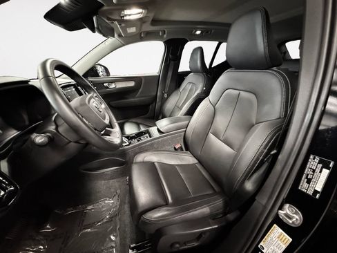 Used 2025 Volvo XC40 B5 Plus AWD/4WD image 11