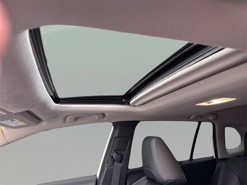 Used 2023 Toyota Corolla Cross XLE image 19