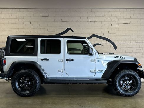 Used 2024 Jeep Wrangler Unlimited AWD/4WD image 3