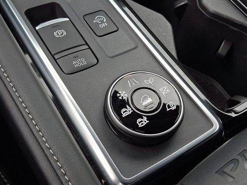 Used 2023 Nissan Pathfinder SL AWD/4WD image 25