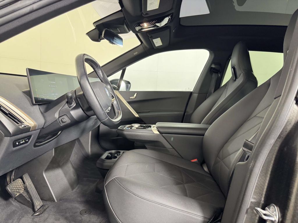 Used 2023 BMW iX xDrive50 AWD/4WD image 4