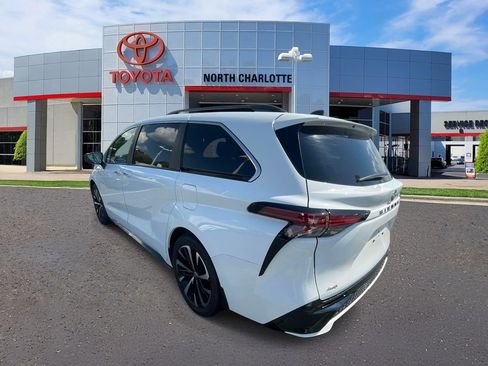 Used 2023 Toyota Sienna XSE w/ XSE Plus Package image 8