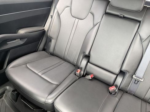 Certified 2023 Kia Sorento S w/ Panoramic Sunroof Package AWD/4WD image 12