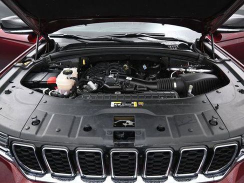 Used 2024 Jeep Grand Cherokee Limited AWD/4WD image 39