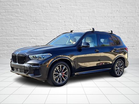 Used 2022 BMW X5 xDrive40i w/ M Sport Package image 3