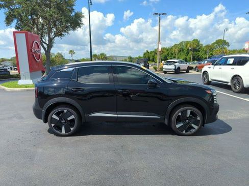 Certified 2025 Nissan Kicks SR FWD image 3