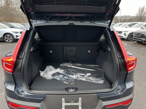 New 2026 Volvo XC40 B4 Core w/ Climate Package image 12