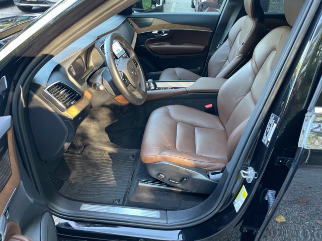 Certified 2025 Volvo XC90 B6 Plus w/ Protection Package AWD/4WD image 10