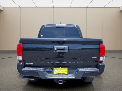 Used 2018 Toyota Tacoma TRD Sport AWD/4WD image 10