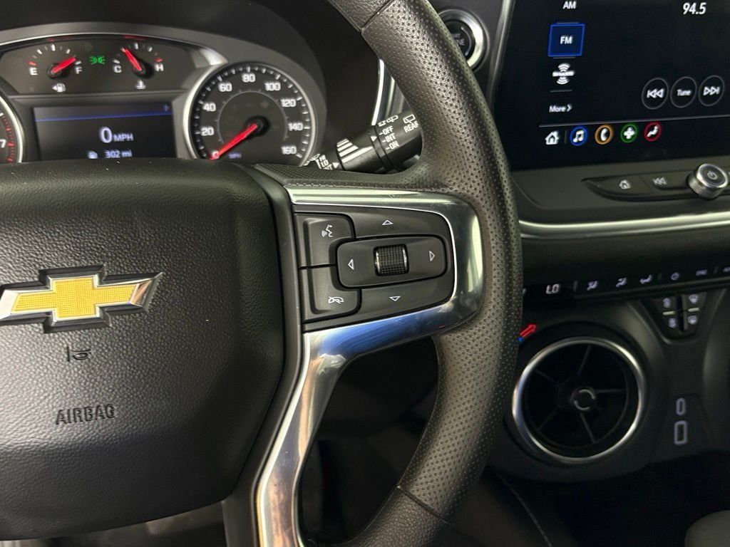 Used 2025 Chevrolet Blazer LT FWD image 20