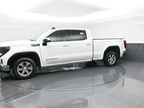 Used 2022 GMC Sierra 1500 SLE w/ X31 Off-Road Package image 2