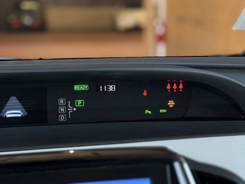 Used 2019 Toyota Prius Limited w/ Carpet Mat Package FWD image 27
