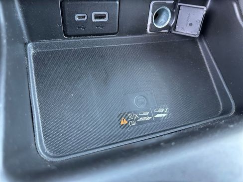 Used 2022 GMC Yukon XL SLT w/ SLT Premium Package image 19