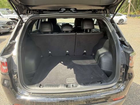 Used 2023 Jeep Compass Latitude image 11