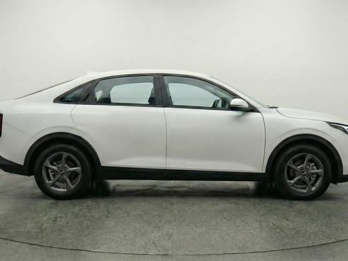 Used 2025 Kia K4 LXS image 11
