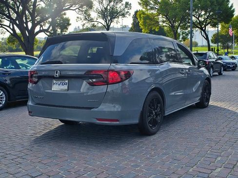 Used 2023 Honda Odyssey Sport image 4