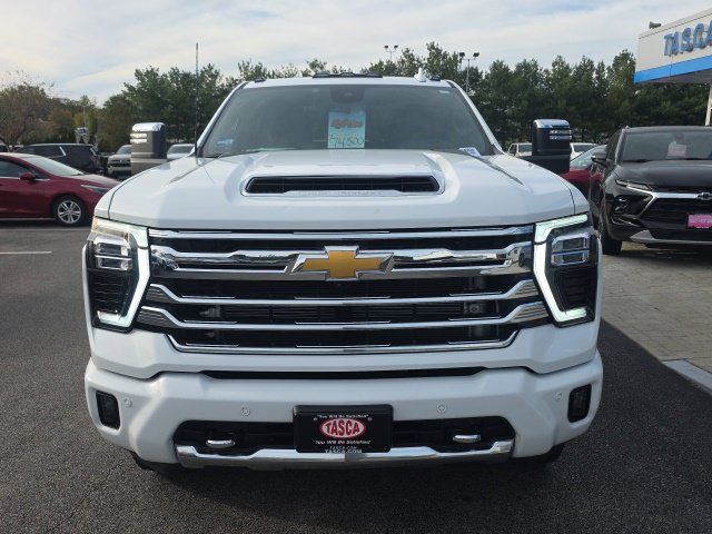 Used 2024 Chevrolet Silverado 3500 High Country w/ High Country Premium Package AWD/4WD image 8