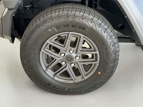Used 2024 Jeep Wrangler Unlimited Sport AWD/4WD image 27
