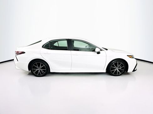 Used 2023 Toyota Camry SE image 10
