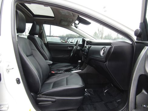 Used 2019 Toyota Corolla XLE image 12