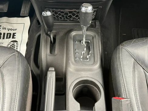 Used 2014 Jeep Wrangler Unlimited Sahara image 20