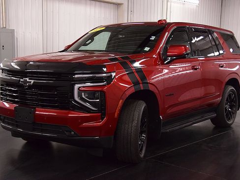 Used 2025 Chevrolet Tahoe RST w/ RST Performance Edition AWD/4WD image 3