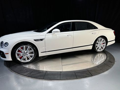 Used 2023 Bentley Flying Spur V8 AWD/4WD image 4