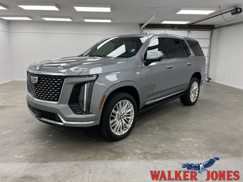 Used 2025 Cadillac Escalade Premium Luxury RWD image 1