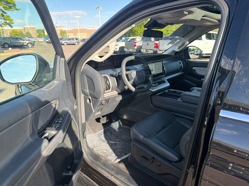 Used 2025 Ford Expedition Active AWD/4WD image 14